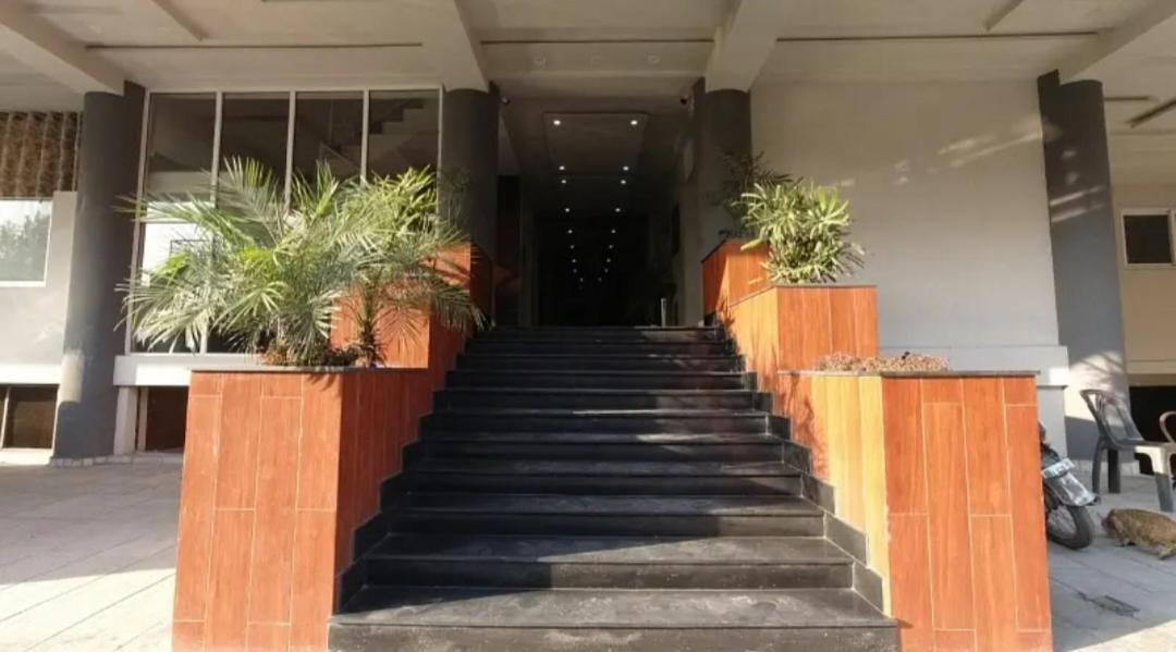 Furnished One-Bedroom Apartment For Rent Lahore Exteriör bild