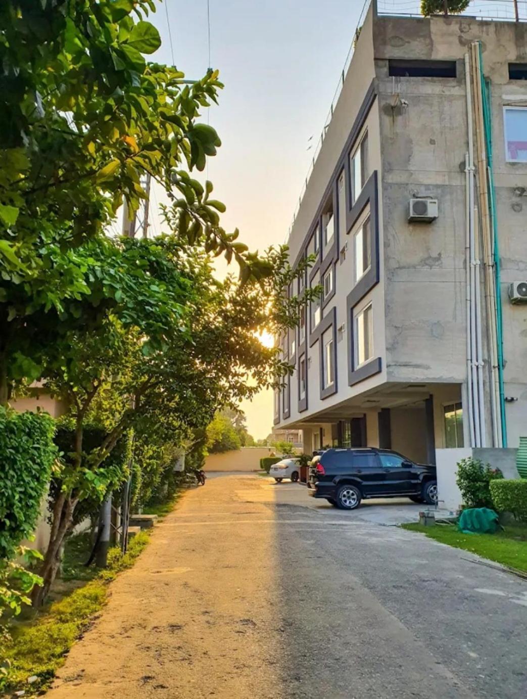 Furnished One-Bedroom Apartment For Rent Lahore Exteriör bild